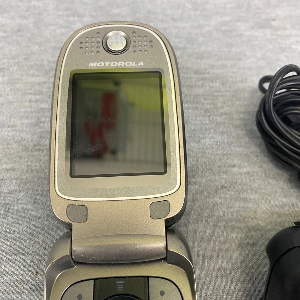 Vintage Motorola V197 Flip Phone Black Silver Cellular Mobile Retro Tech
